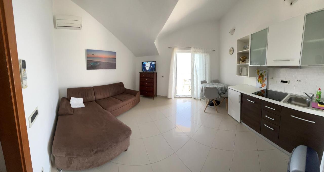 Apartments Pisacic ビビニェ エクステリア 写真